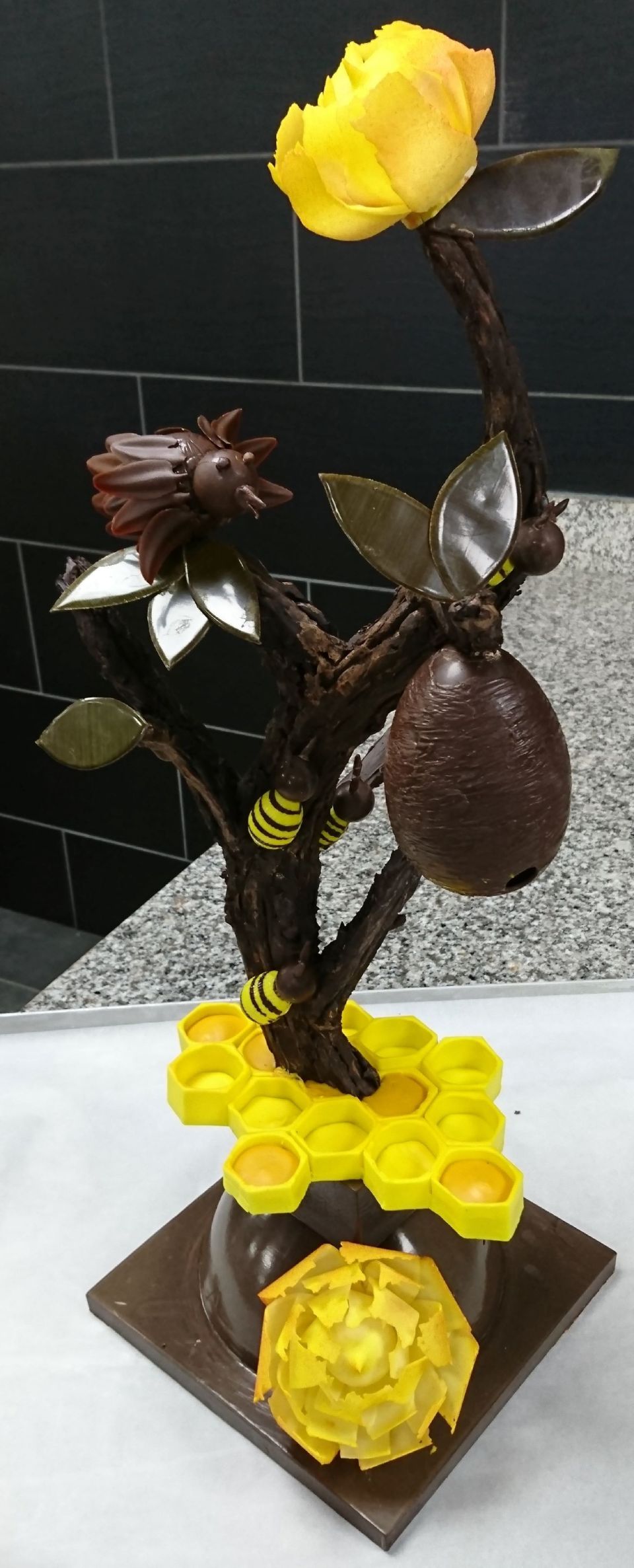 création chocolatée abeille